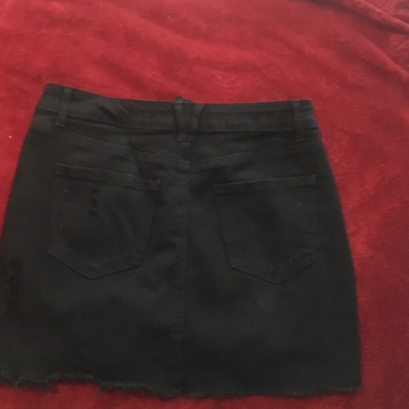 Black skirt - Picture 2 of 2